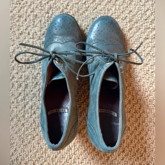 Bernardo suede lace up suede shoes - Picture 7 of 10